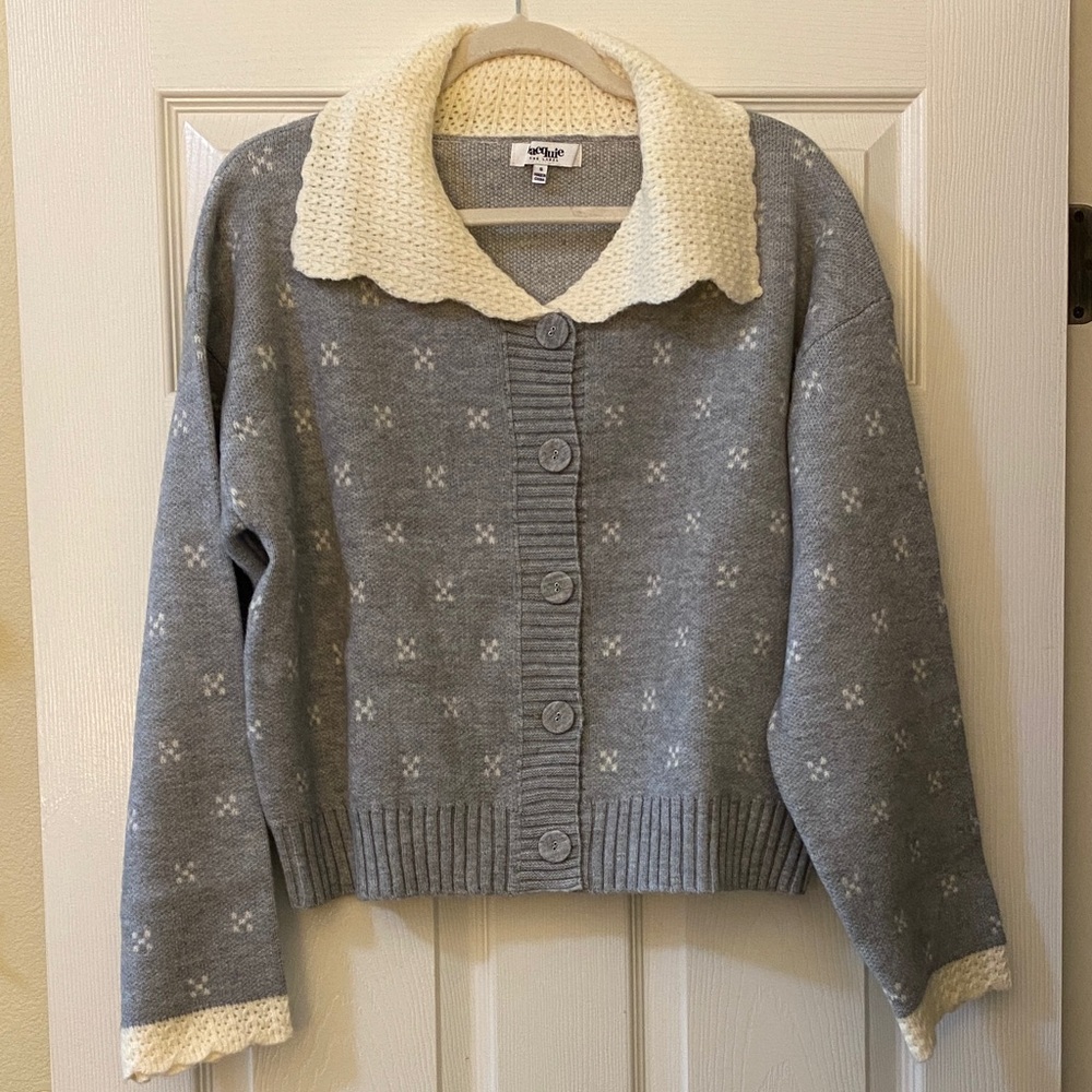 Chic Gray and Cream Cardigan Sweater
